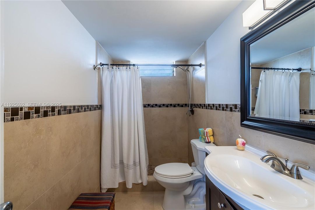 For Sale: $209,000 (1 beds, 1 baths, 816 Square Feet)
