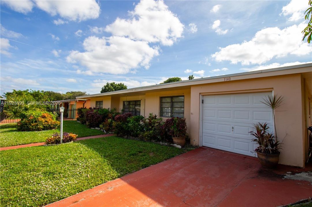 For Sale: $630,000 (3 beds, 2 baths, 1735 Square Feet)