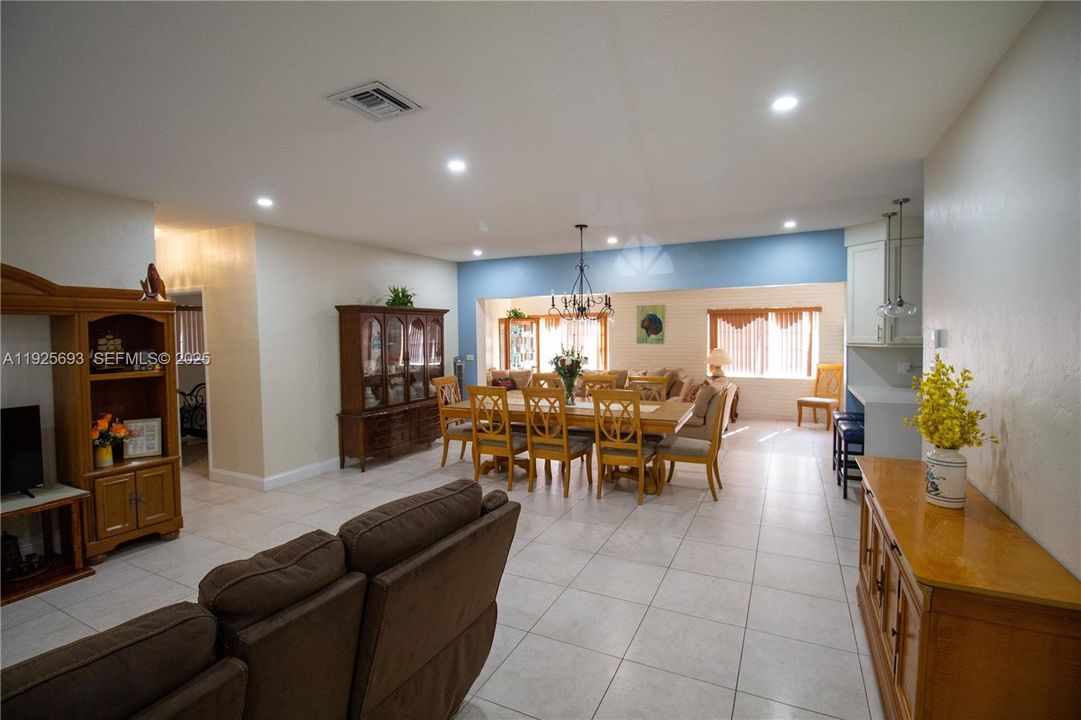 For Sale: $630,000 (3 beds, 2 baths, 1735 Square Feet)