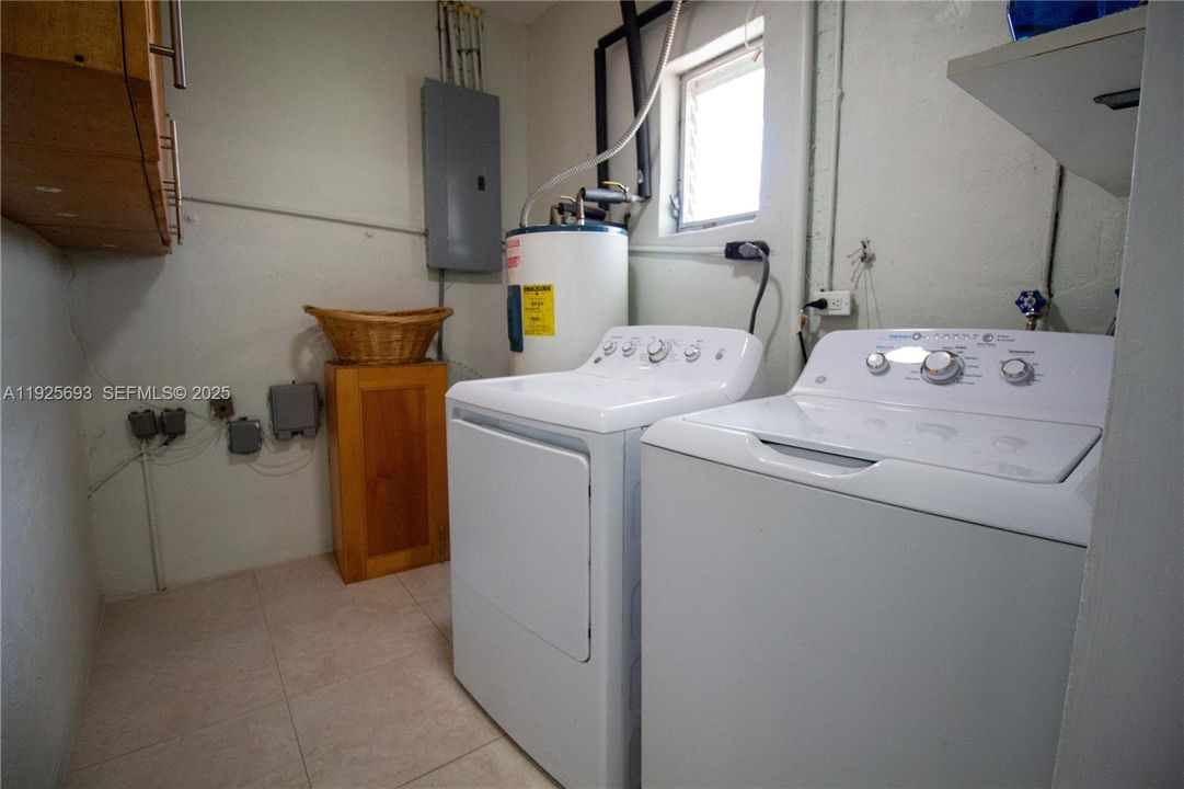 For Sale: $630,000 (3 beds, 2 baths, 1735 Square Feet)