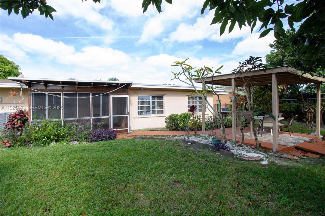 For Sale: $630,000 (3 beds, 2 baths, 1735 Square Feet)