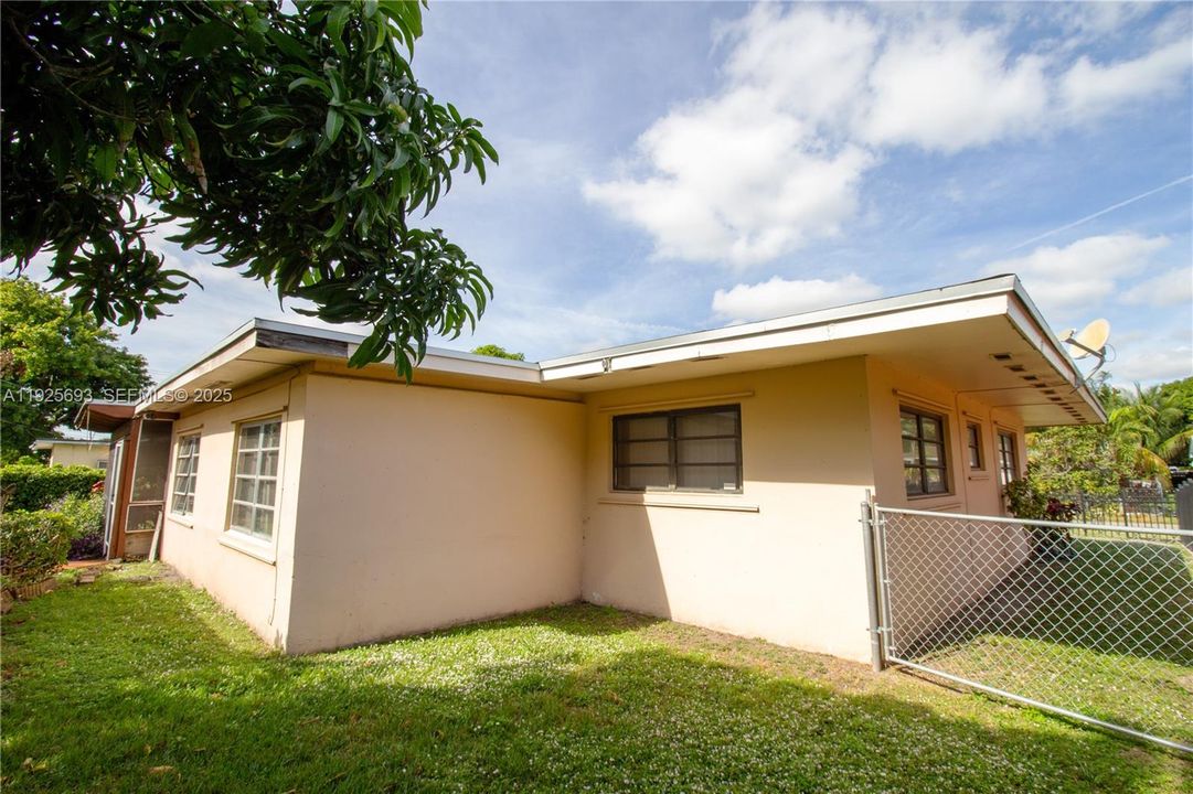 For Sale: $630,000 (3 beds, 2 baths, 1735 Square Feet)