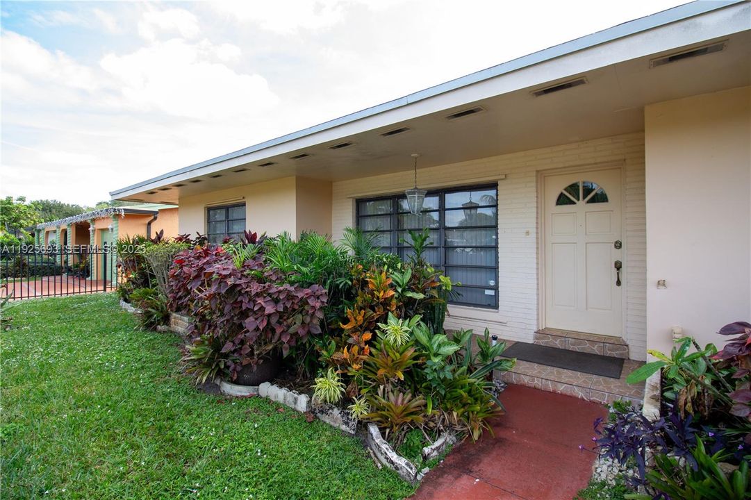 For Sale: $630,000 (3 beds, 2 baths, 1735 Square Feet)