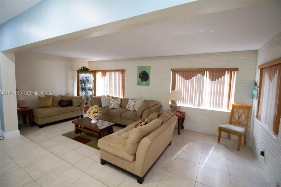 For Sale: $630,000 (3 beds, 2 baths, 1735 Square Feet)