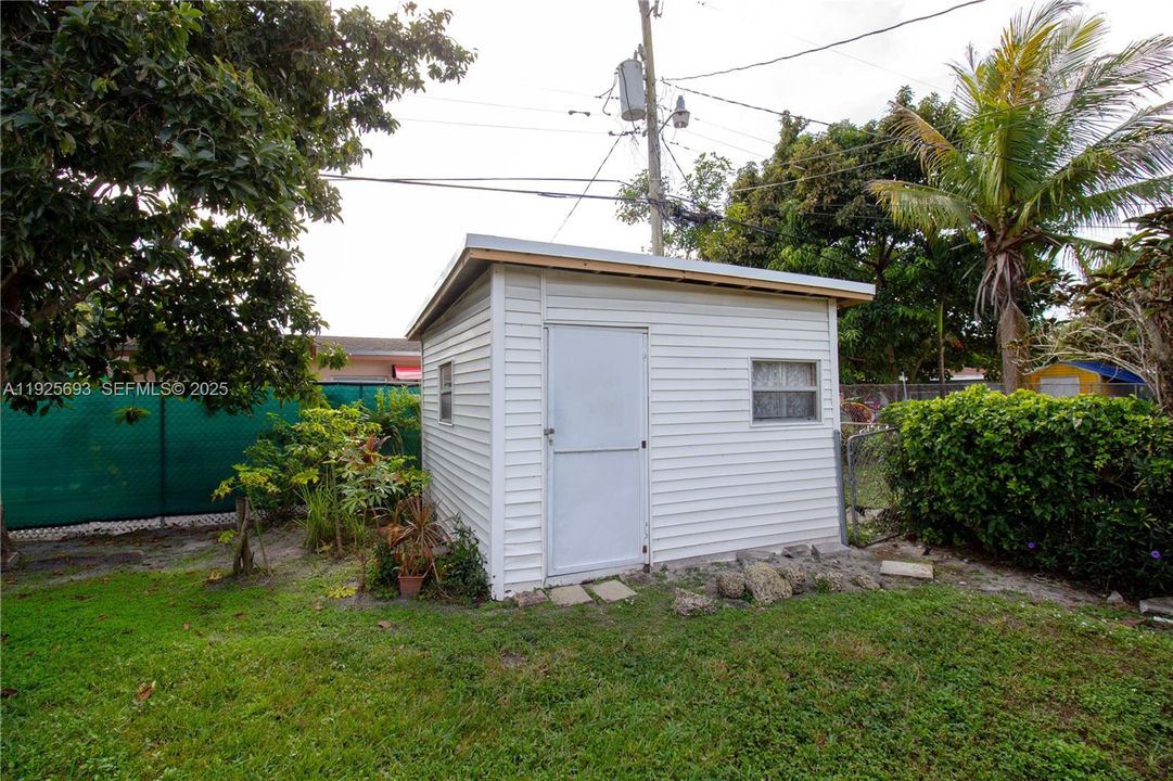 For Sale: $630,000 (3 beds, 2 baths, 1735 Square Feet)