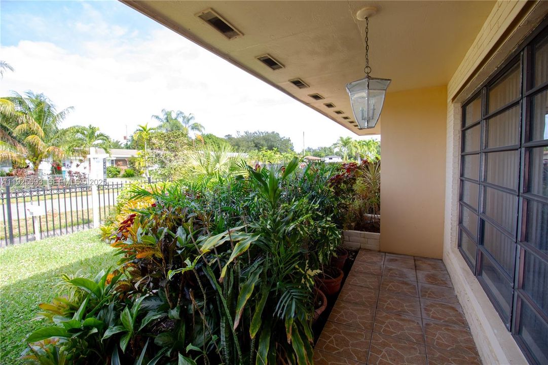 For Sale: $630,000 (3 beds, 2 baths, 1735 Square Feet)