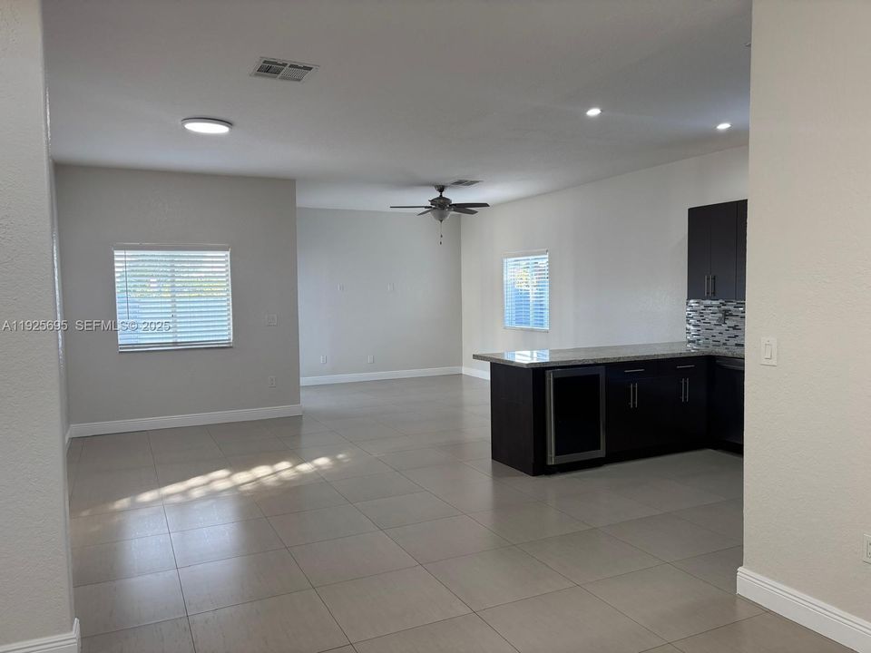 For Rent: $3,850 (4 beds, 2 baths, 1627 Square Feet)