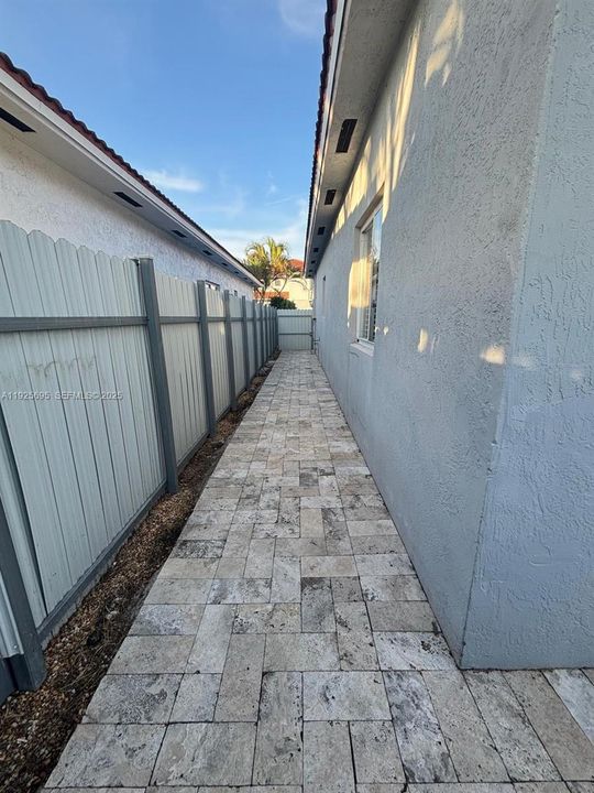 For Rent: $3,850 (4 beds, 2 baths, 1627 Square Feet)