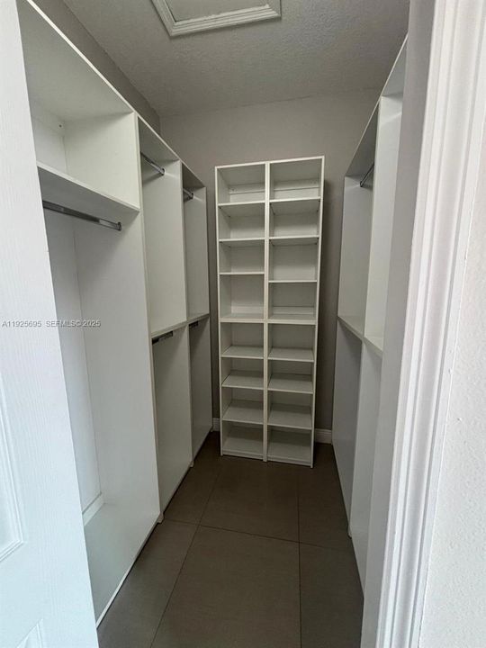 For Rent: $3,850 (4 beds, 2 baths, 1627 Square Feet)