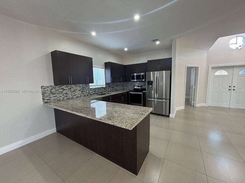 For Rent: $3,850 (4 beds, 2 baths, 1627 Square Feet)