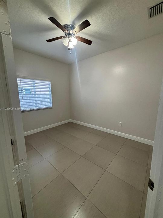 For Rent: $3,850 (4 beds, 2 baths, 1627 Square Feet)