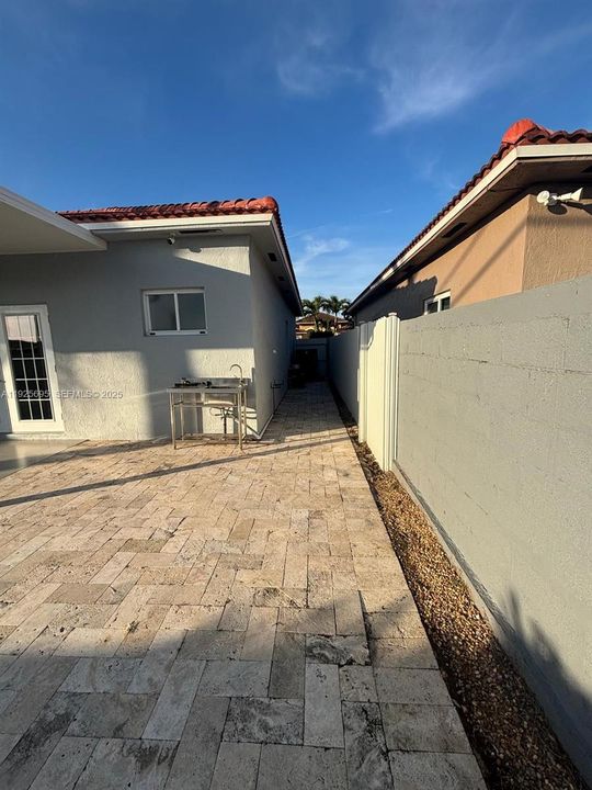 For Rent: $3,850 (4 beds, 2 baths, 1627 Square Feet)