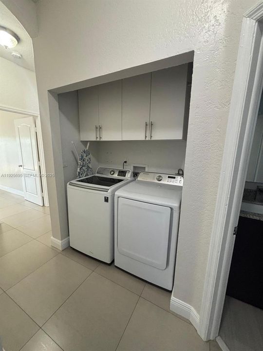 For Rent: $3,850 (4 beds, 2 baths, 1627 Square Feet)