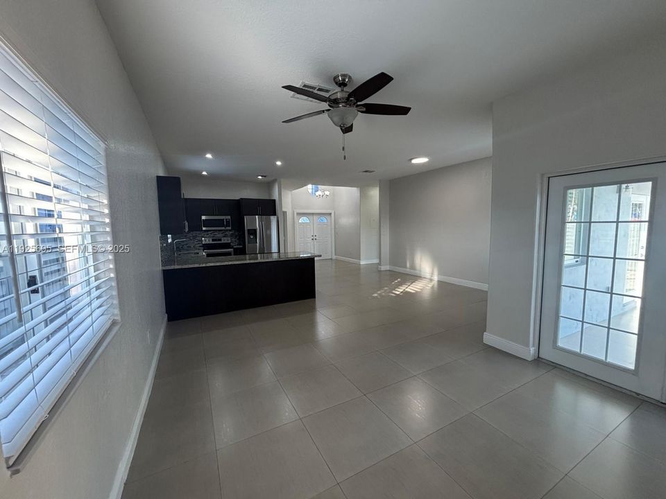 For Rent: $3,850 (4 beds, 2 baths, 1627 Square Feet)