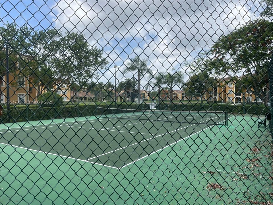 В аренду: $1,950 (1 спален, 1 ванн, 726 Квадратных фут)