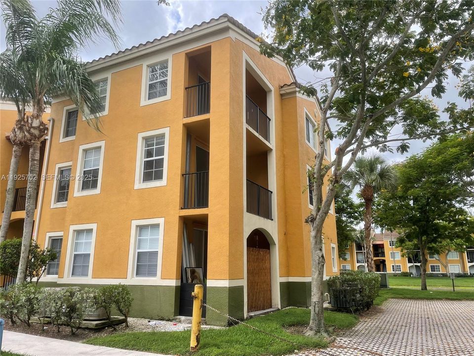 В аренду: $1,950 (1 спален, 1 ванн, 726 Квадратных фут)