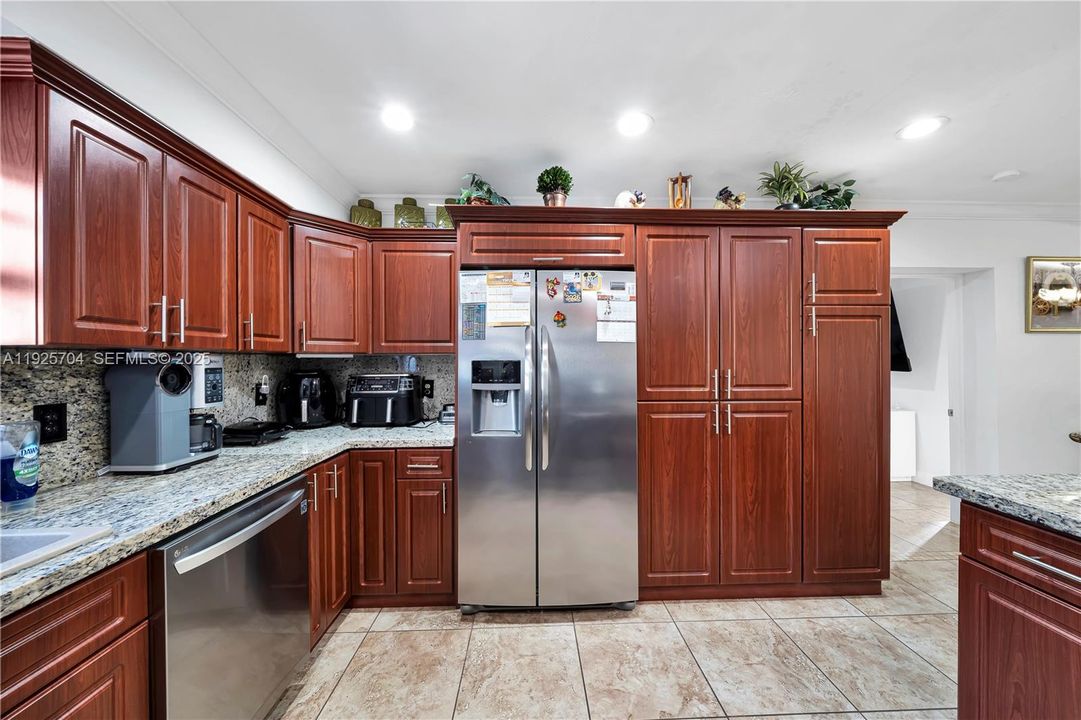 En Venta: $825,000 (4 camas, 4 baños, 1650 Pies cuadrados)