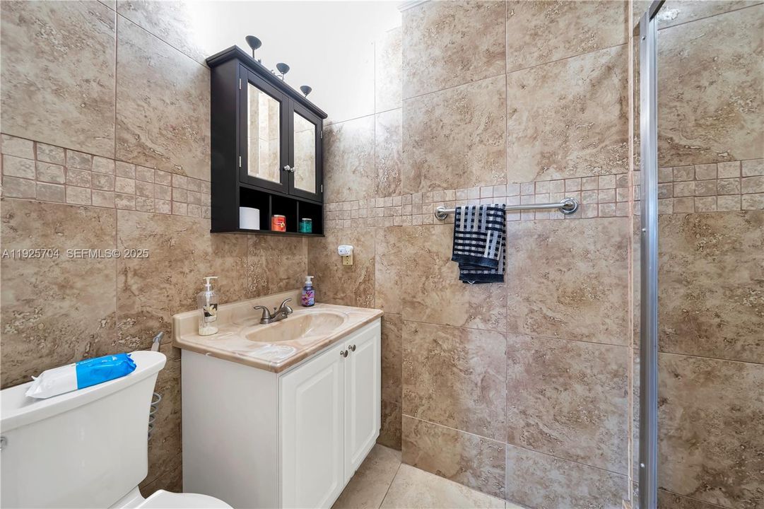 En Venta: $825,000 (4 camas, 4 baños, 1650 Pies cuadrados)