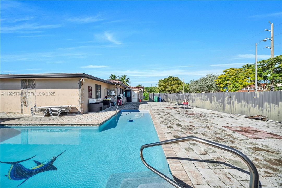 En Venta: $825,000 (4 camas, 4 baños, 1650 Pies cuadrados)