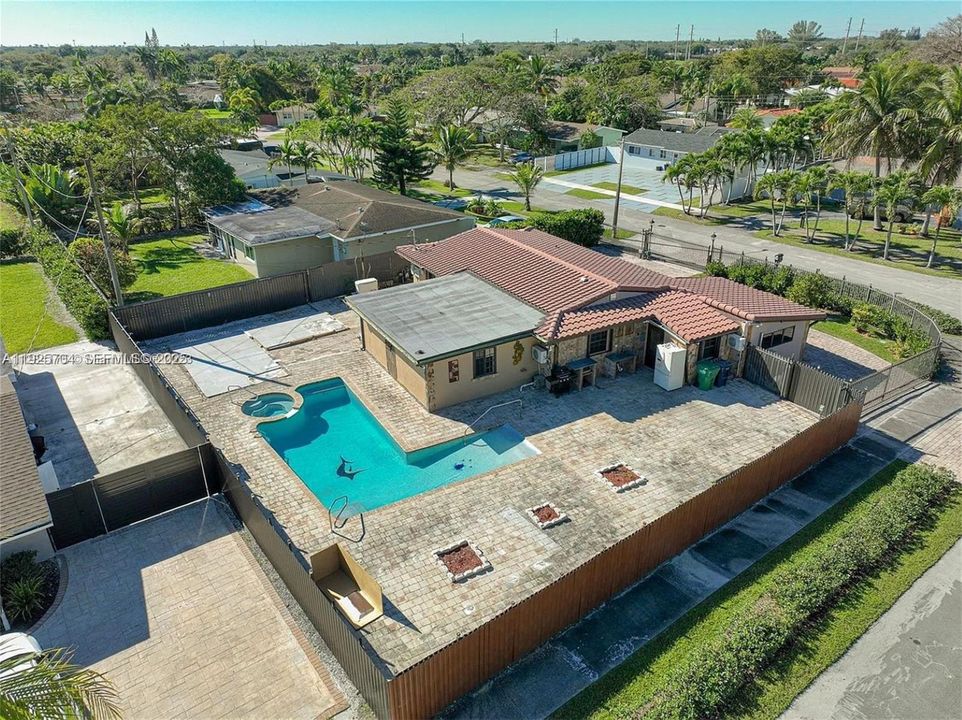 For Sale: $825,000 (4 beds, 4 baths, 1650 Square Feet)