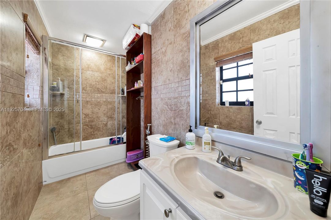 En Venta: $825,000 (4 camas, 4 baños, 1650 Pies cuadrados)