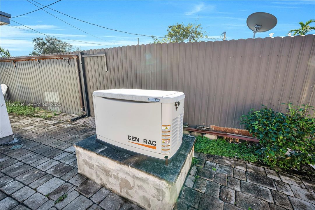 En Venta: $825,000 (4 camas, 4 baños, 1650 Pies cuadrados)