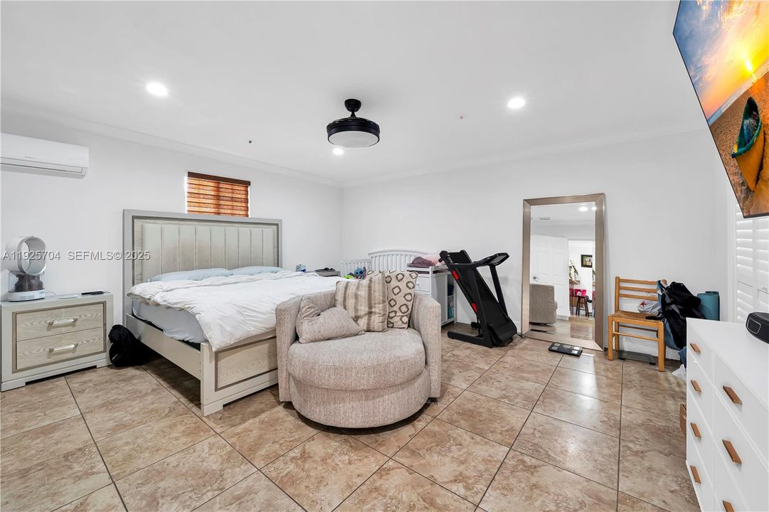 En Venta: $825,000 (4 camas, 4 baños, 1650 Pies cuadrados)