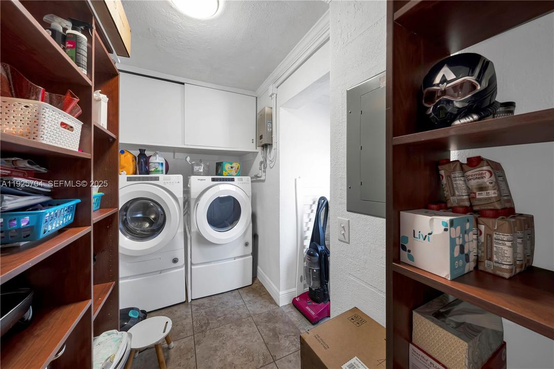 En Venta: $825,000 (4 camas, 4 baños, 1650 Pies cuadrados)