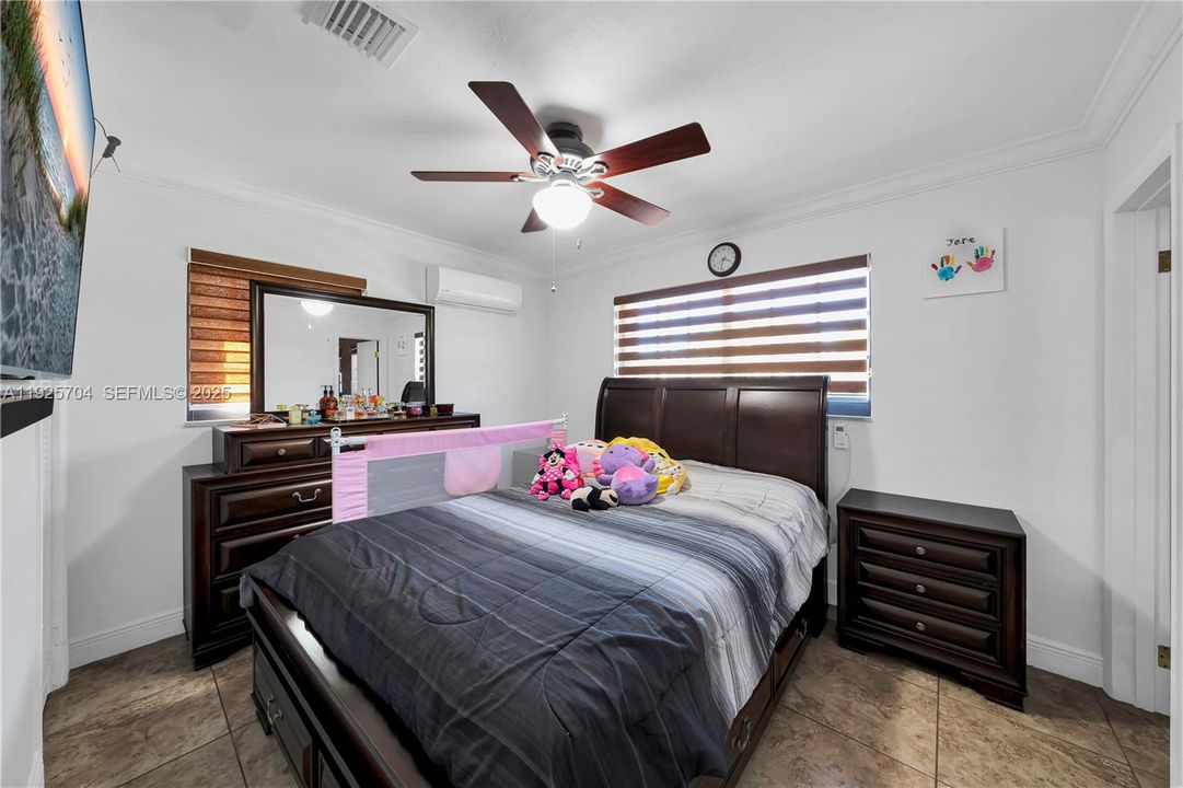 En Venta: $825,000 (4 camas, 4 baños, 1650 Pies cuadrados)