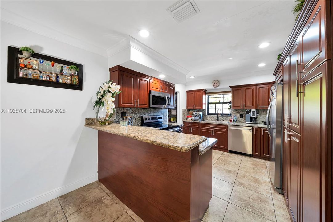 En Venta: $825,000 (4 camas, 4 baños, 1650 Pies cuadrados)