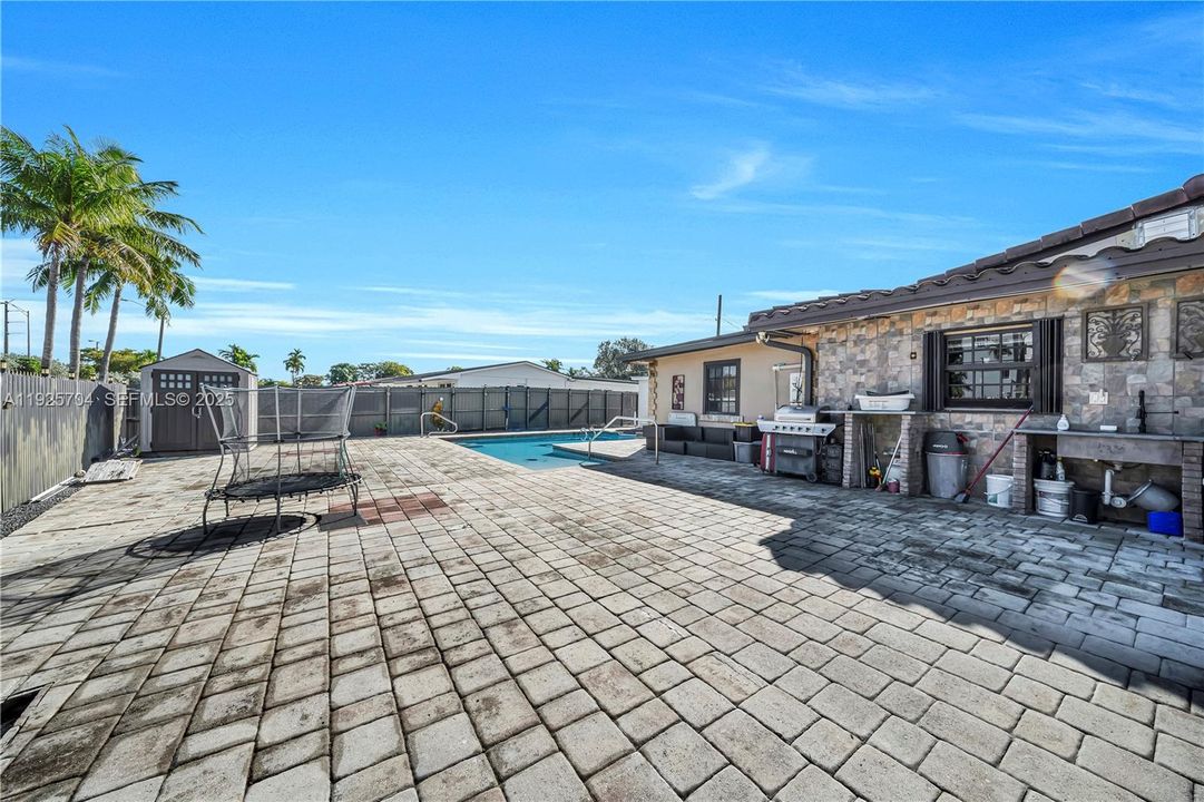 En Venta: $825,000 (4 camas, 4 baños, 1650 Pies cuadrados)