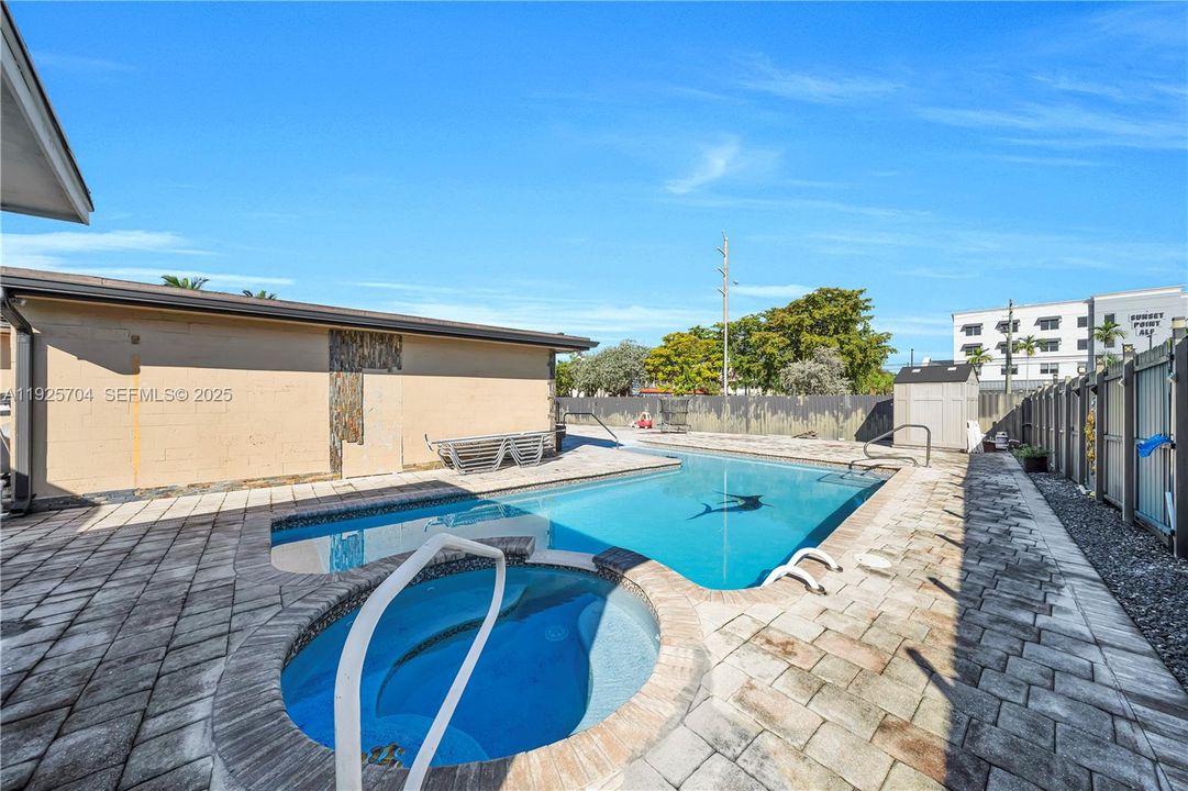 En Venta: $825,000 (4 camas, 4 baños, 1650 Pies cuadrados)