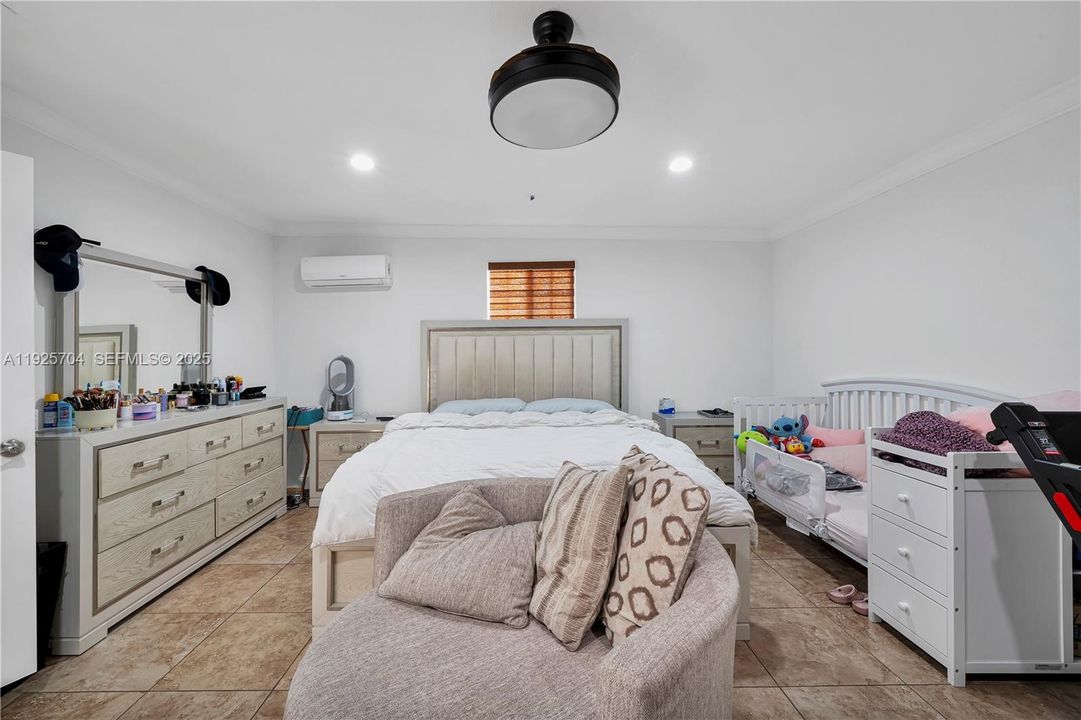 En Venta: $825,000 (4 camas, 4 baños, 1650 Pies cuadrados)