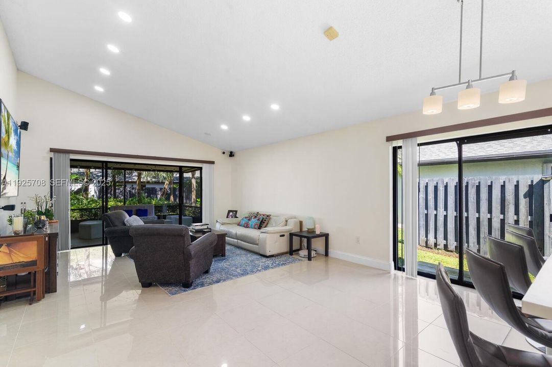 На продажу: $445,000 (2 спален, 2 ванн, 1490 Квадратных фут)