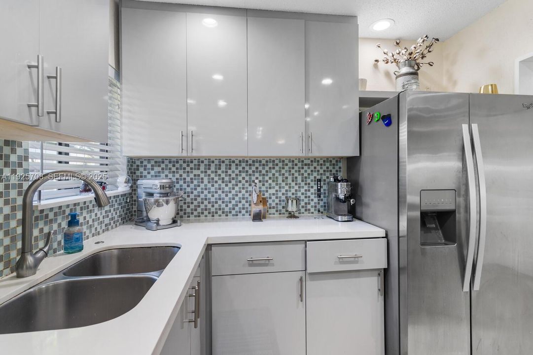 На продажу: $445,000 (2 спален, 2 ванн, 1490 Квадратных фут)