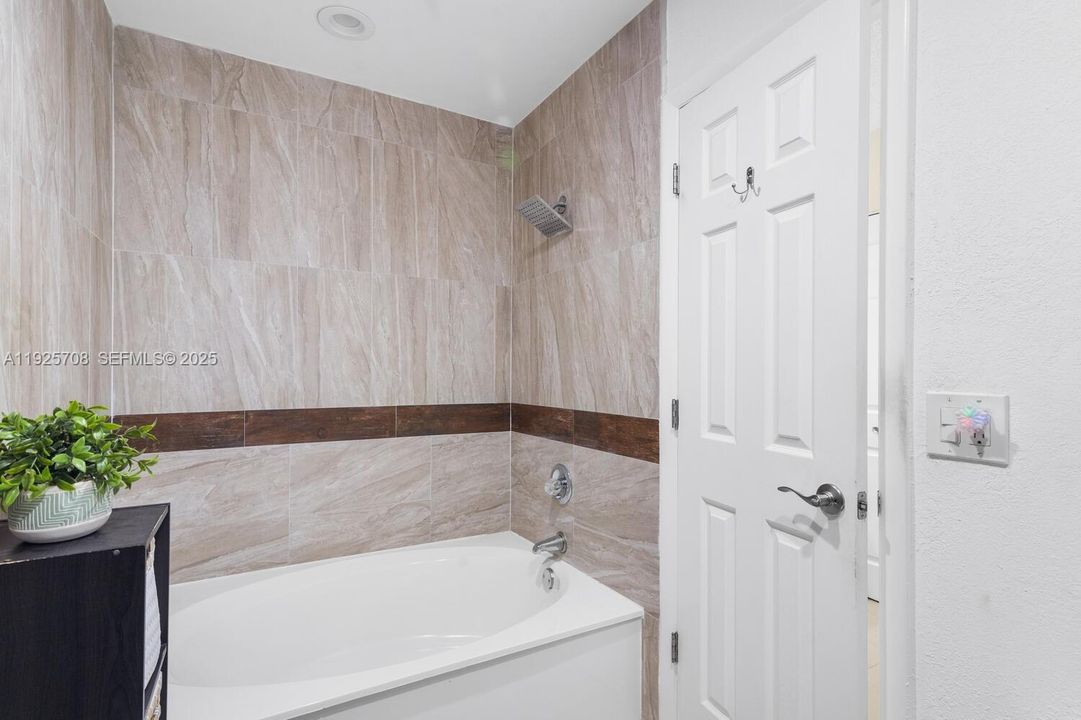 На продажу: $445,000 (2 спален, 2 ванн, 1490 Квадратных фут)