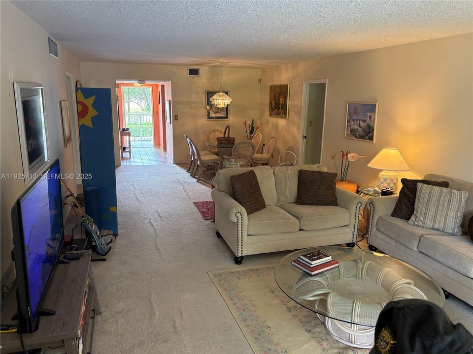 En Venta: $300,000 (3 camas, 3 baños, 1620 Pies cuadrados)