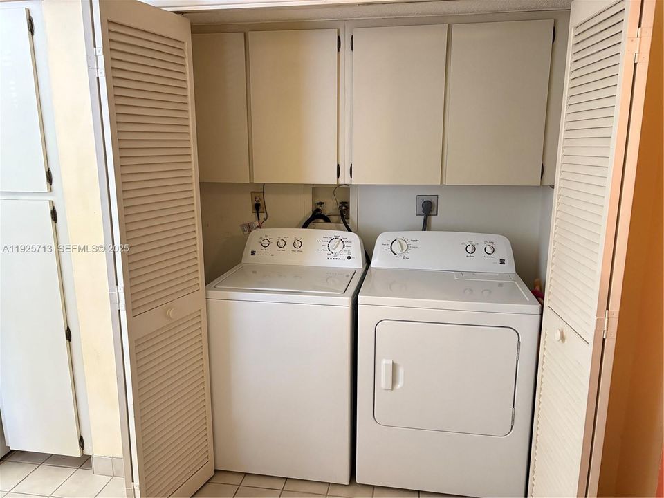 En Venta: $300,000 (3 camas, 3 baños, 1620 Pies cuadrados)