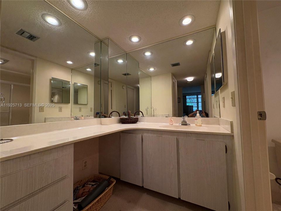 En Venta: $300,000 (3 camas, 3 baños, 1620 Pies cuadrados)