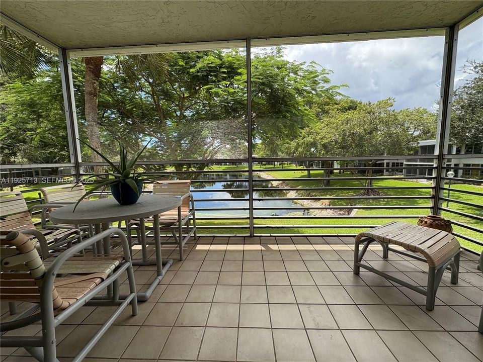 En Venta: $300,000 (3 camas, 3 baños, 1620 Pies cuadrados)