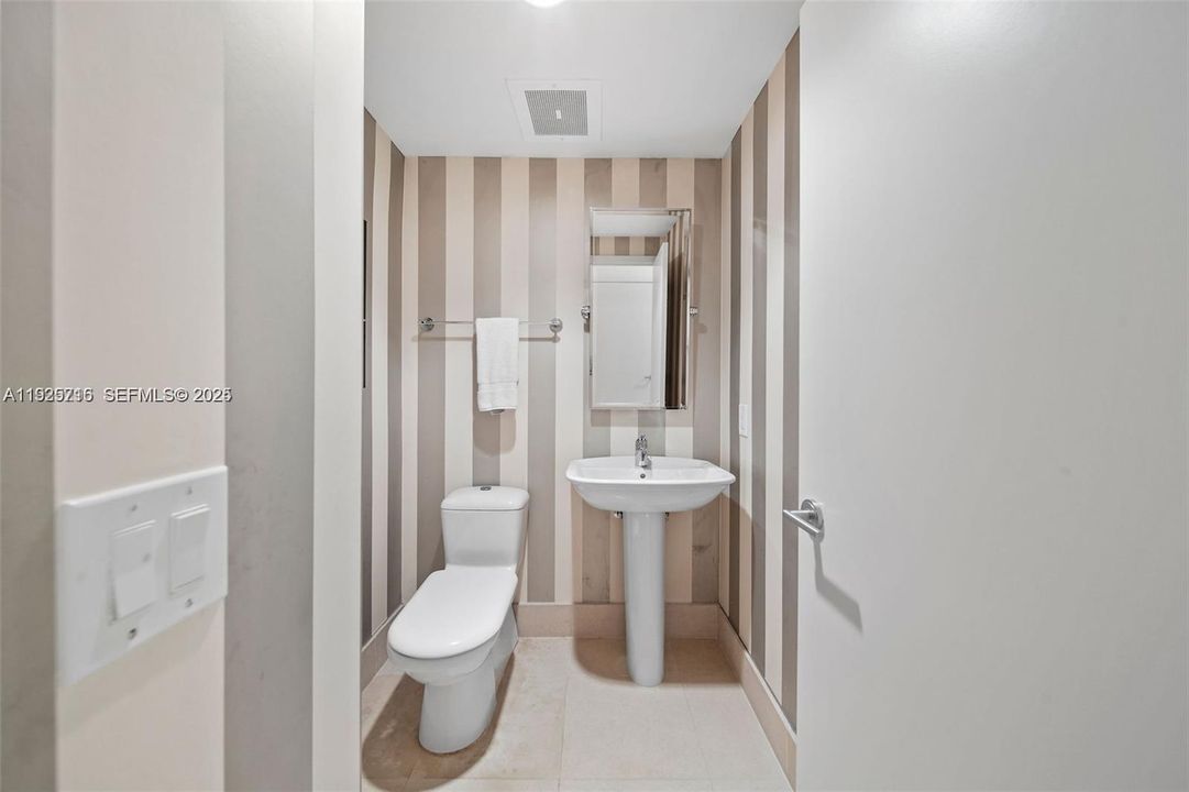 For Sale: $2,550,000 (2 beds, 2 baths, 1565 Square Feet)