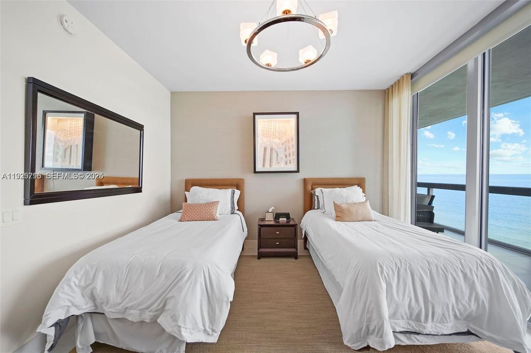 For Sale: $2,550,000 (2 beds, 2 baths, 1565 Square Feet)