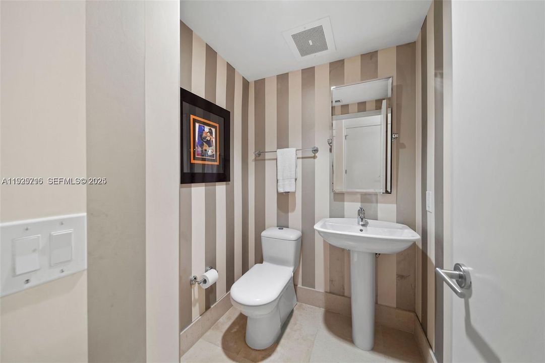 For Sale: $2,550,000 (2 beds, 2 baths, 1565 Square Feet)