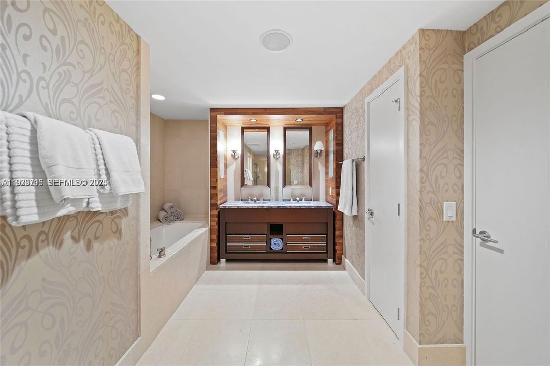 For Sale: $2,550,000 (2 beds, 2 baths, 1565 Square Feet)