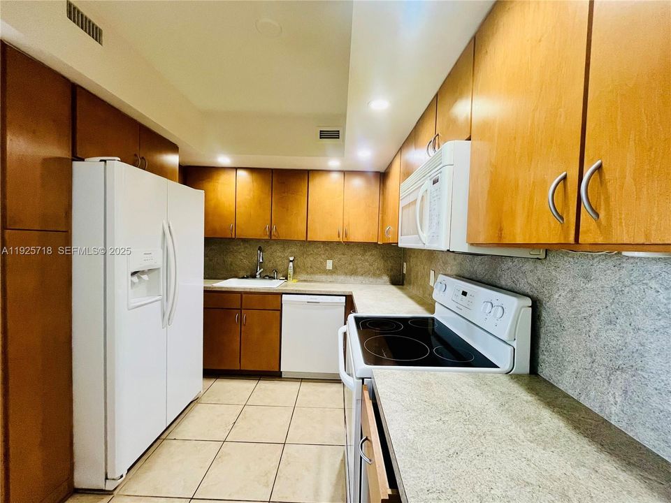 For Rent: $3,600 (2 beds, 2 baths, 1190 Square Feet)