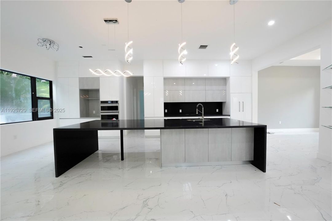 На продажу: $1,850,000 (5 спален, 5 ванн, 3700 Квадратных фут)