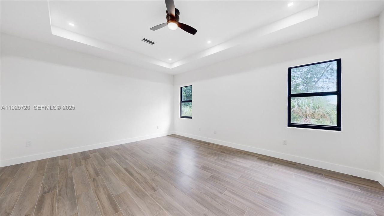 На продажу: $1,850,000 (5 спален, 5 ванн, 3700 Квадратных фут)