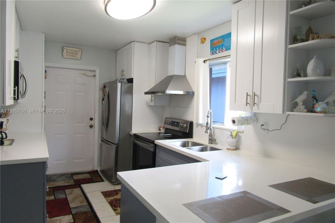 For Sale: $410,000 (3 beds, 2 baths, 1065 Square Feet)