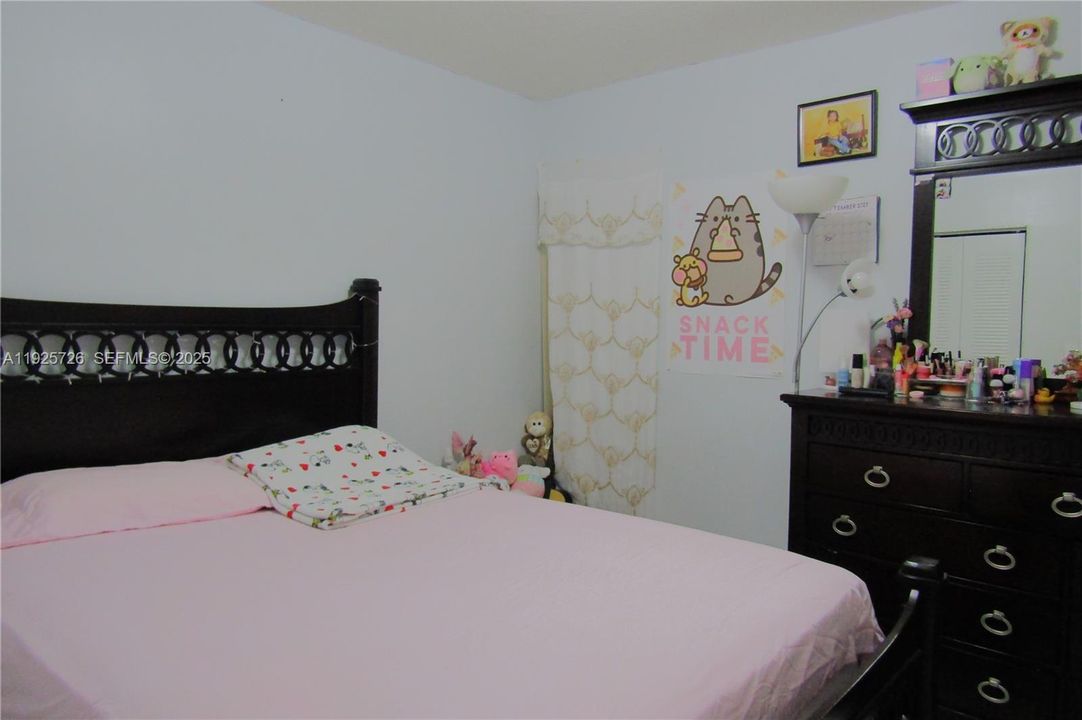 For Sale: $410,000 (3 beds, 2 baths, 1065 Square Feet)