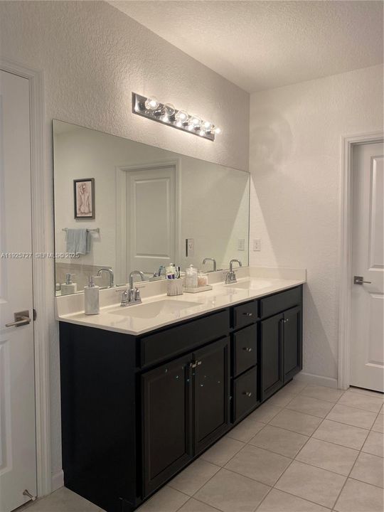 For Sale: $769,990 (5 beds, 3 baths, 2944 Square Feet)